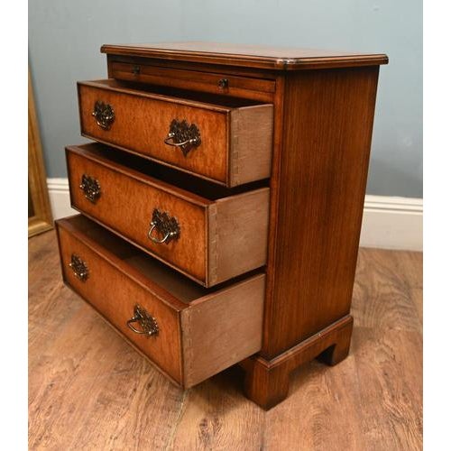 Georgian Revival Bedside Cabinets in Walnut, Set of 2 For Sale - Image 6 of 11