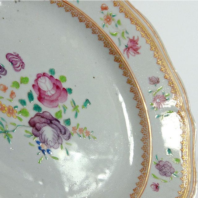 18th Century Qianlong Fencai Porcelain Plate, China, in Very Good conditions. Designed before 1890