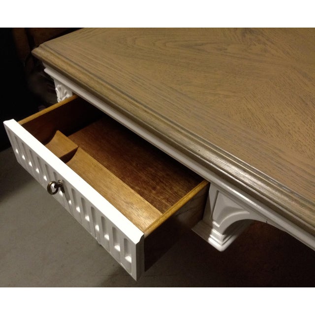 1960s Vintage Neoclassical Fluted Arched Coved Desk With Book-Matched Butterfly Top For Sale - Image 5 of 10