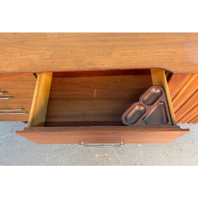 Mid 20th Century Modern Walnut Lowboy Dresser by Young Mfg., Attributed For Sale - Image 10 of 18