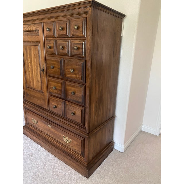 Late 20th Century Pennsylvania House Solid Oak Door Chest American Traditional With Colonial Charm Excellent Condition For Sale - Image 9 of 14