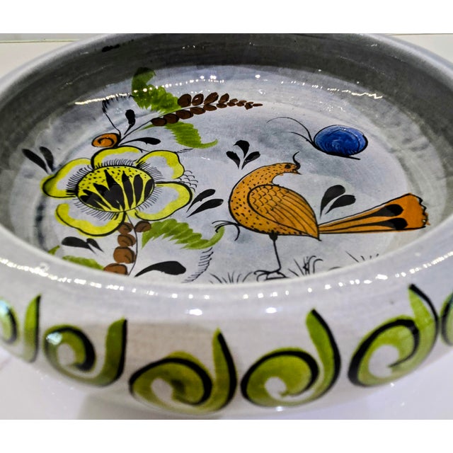 José Noé Suro Cerámica Suro Hand‑Painted Mexican Cazuela – Tonalá Folk Art Pottery, Bird & Floral, Mid‑Century For Sale In Dallas - Image 6 of 9