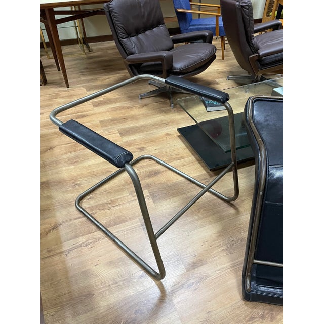 30s armchair in pure Bauhaus style. Structure in iron tubular, black leather coating. The leather seat is independent of...