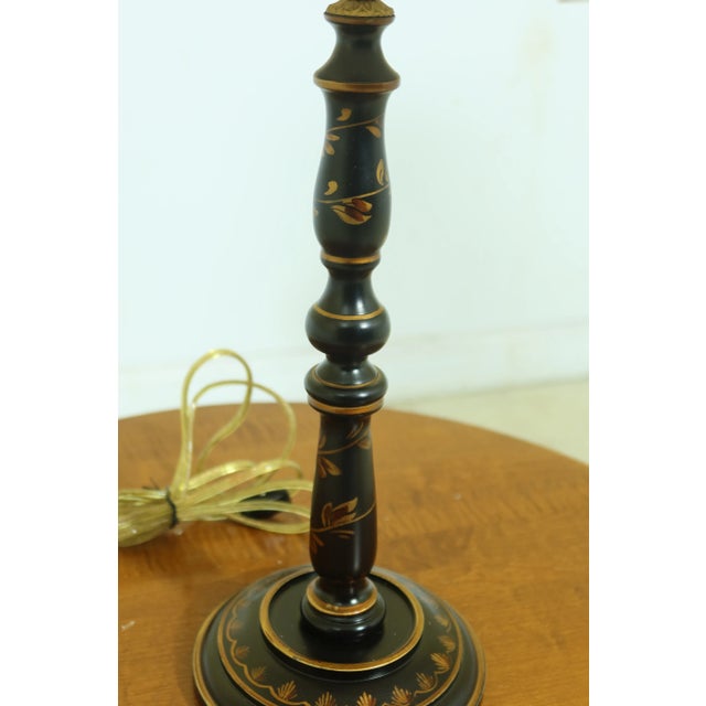 Traditional Arrowsmith Paint Decorated Toleware Table Lamp For Sale - Image 3 of 6