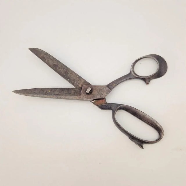 Antique Scissor in Iron, 1930 For Sale - Image 4 of 5