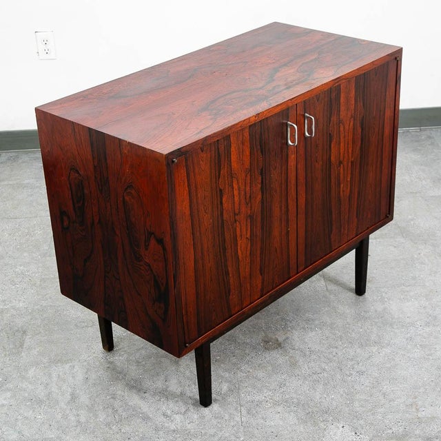 Mid Century Modern Compact Credenza Cabinet Entry 2 Door Rosewood MCM Vintage For Sale - Image 4 of 11