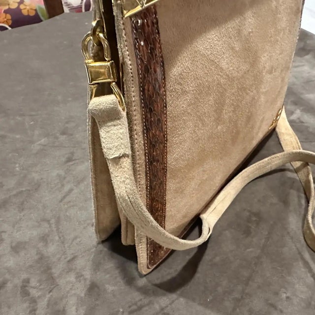 An Elegant 1980s Beige Suede and Brown Leather Italian Shoulder Bag For Sale - Image 9 of 15