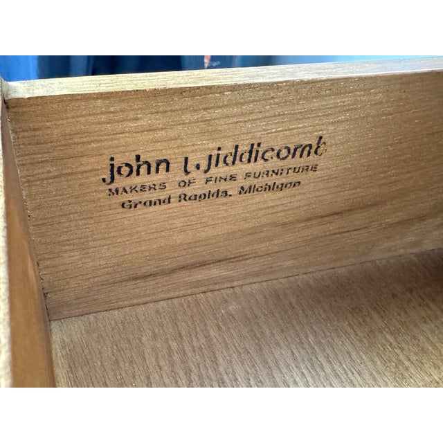 Wood 1980’s John Widdicomb French Provincial 3 Drawer Nightstand Dresser For Sale - Image 7 of 9