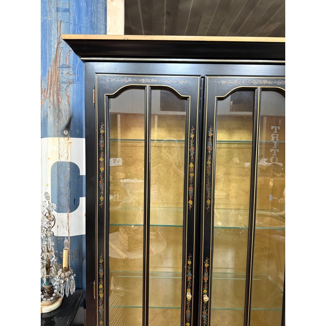 Vintage Chinoiserie Decorated Black Lacquer Display Cabinet For Sale In Atlanta - Image 6 of 14
