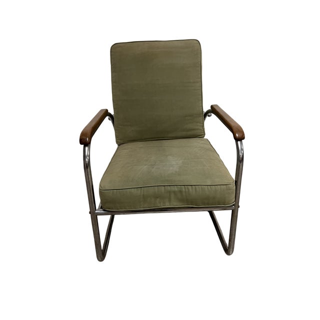 Bahaus Style Chair reclines in 4 different angles and fully extends to 50"