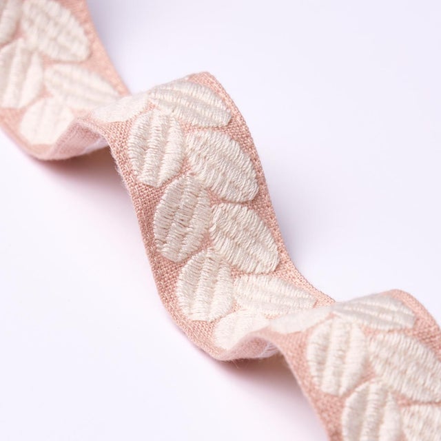 Contemporary SAMPLE - Schumacher Berkeley Tape Narrow In Blush For Sale - Image 3 of 4