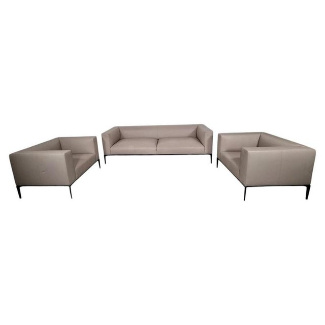 We are delighted to offer this elegant Walter Knoll Jaan sofa together with a pair of matching armchairs, upholstered in...