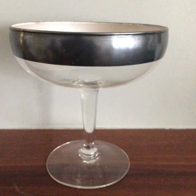 Very nice Dorothy Thorpe silver 1 1/8 inch thick silver band around the rim.