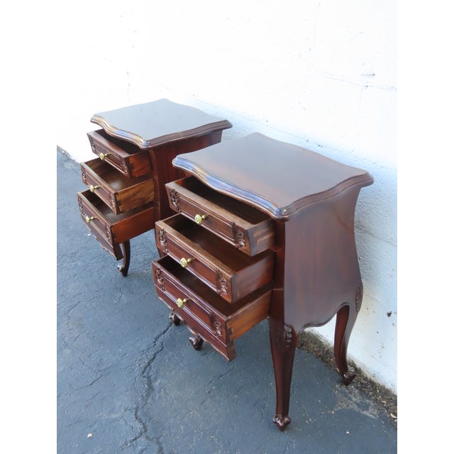 French Bombay Serpentine Nightstands Bedside Tables a Pair 6653 For Sale In Miami - Image 6 of 18