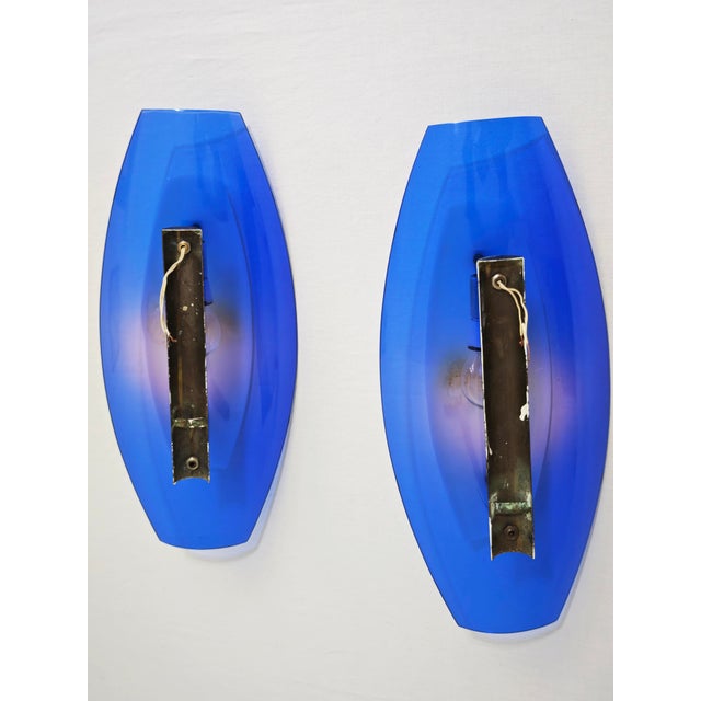 Mid-Century Modern Blue and White Acrylic Glass Wall Lamps, Italy, 1970s, Set of 2 For Sale - Image 11 of 18