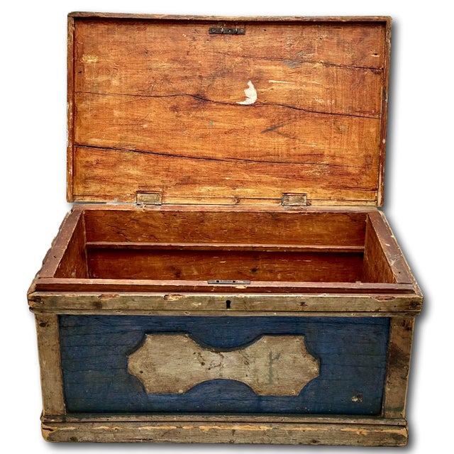 Outstanding Mid 1800s Smaller Size Antique New England Seaboard Pine Carpenters Tool Chest With Great Original Paint - 12 X 13 X 22 Inches For Sale - Image 13 of 18