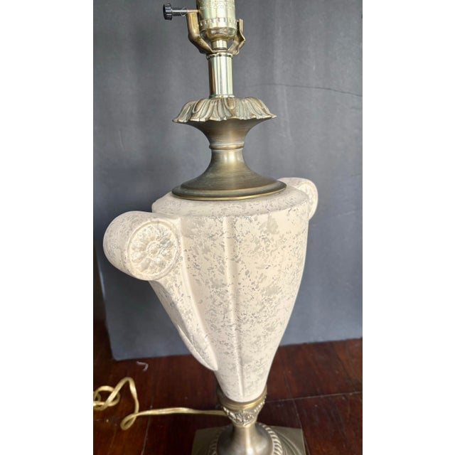 Beige Vintage Neoclassical Faux Marble Ceramic & Brass Urn Table Lamp For Sale - Image 8 of 12