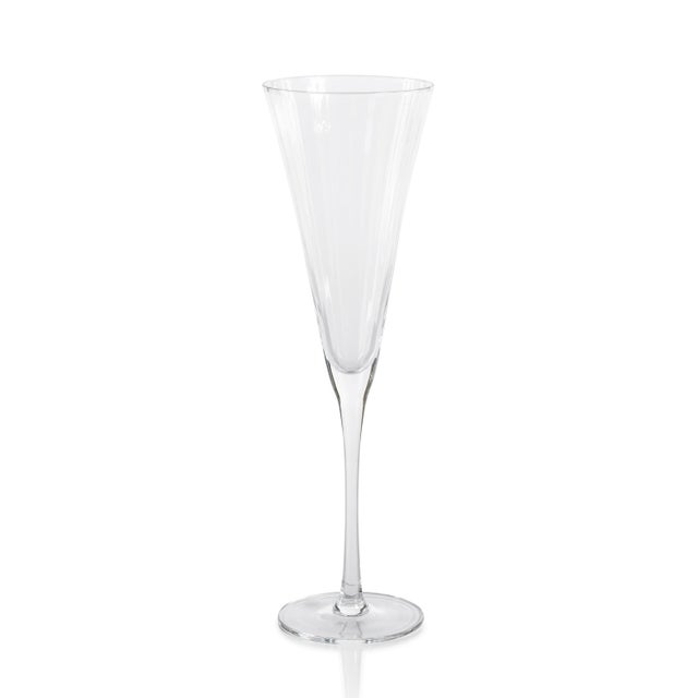 Perfect for a cool, refreshing drink, this contemporary glass set is clean, simple and stylish. Beautifully blending form...