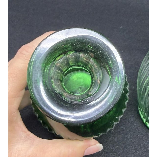 Late 19th Century Emerald Green Cut to Clear Crystal Decanters, Pair For Sale In Houston - Image 6 of 7