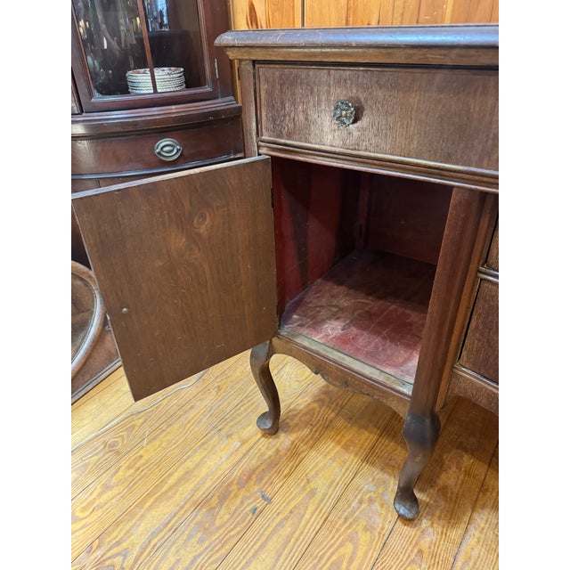 Traditional Vintage 1920's Mahogany Sideboard For Sale - Image 3 of 10