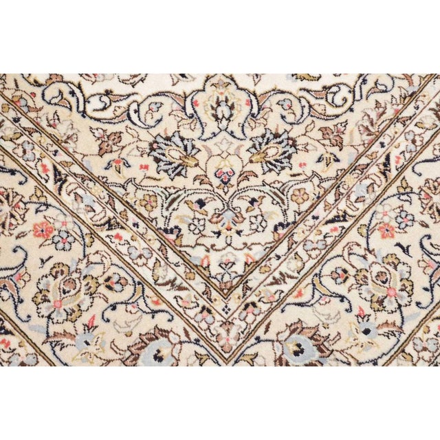 Middle Eastern Rug in Pure Wool For Sale - Image 6 of 11