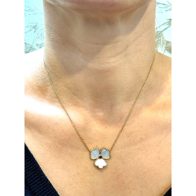 Mauboussin Paris 18Kt Yellow Gold Vintage Mother Of Pearl Clover Pendant For Sale - Image 12 of 18