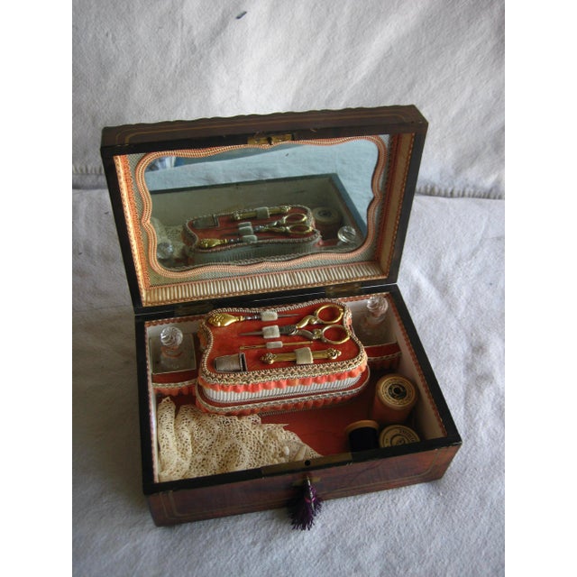 This beautiful box present an elegant decor of mother of peal on the top and laiton marqueterie , the inside is like a...
