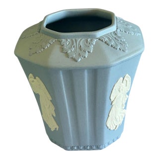 Vintage Wedgwood Blue Lavender Jasperware Neoclassical Vase For Sale