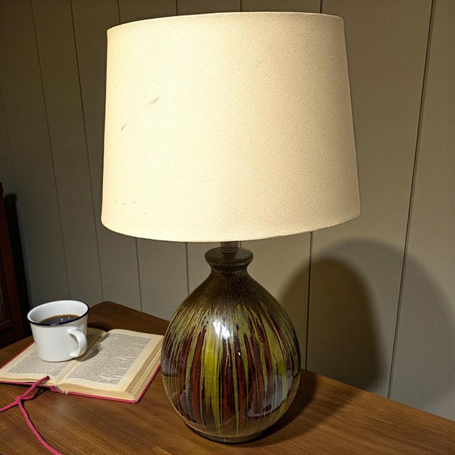 Earth-Toned Mid Century Ceramic Drip Glaze Lamp With Cream Tapered Drum Shaped Shade For Sale - Image 4 of 12