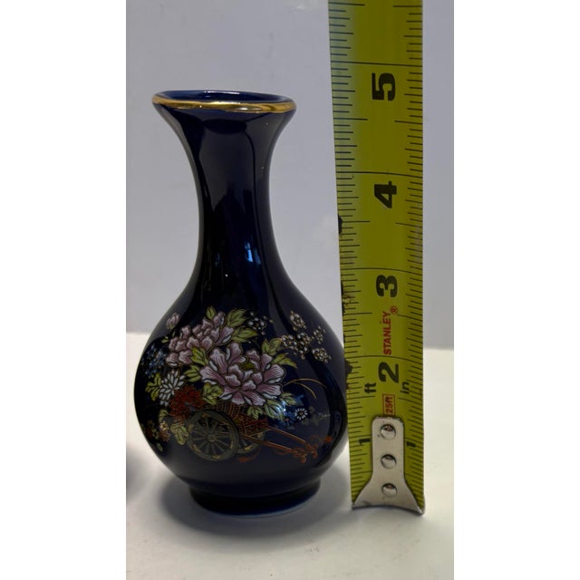 Japanese Pair Vintage Kutani Bud Vases Cobalt Blue Gold Rim Japanese Porcelain Mini Vases Floral Rickshaw Cart Made in Japan For Sale - Image 3 of 7