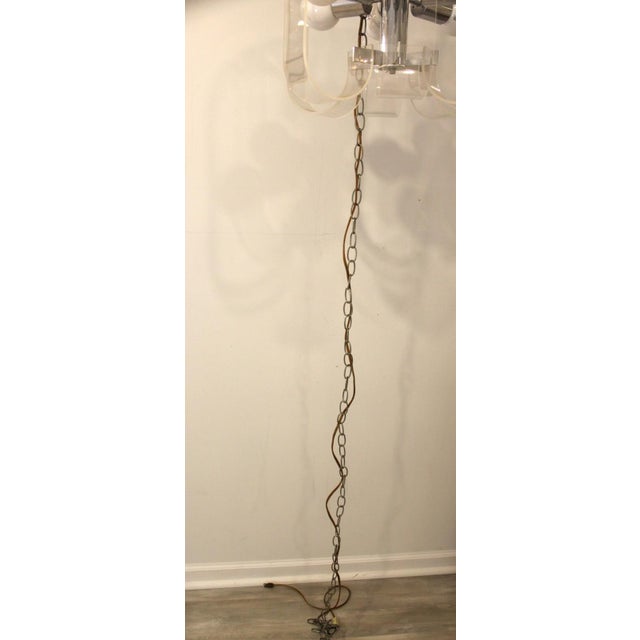 Metal Vintage Mid Century Lucite Chrome Ribbon Chandelier Pendant Light Sonneman Style For Sale - Image 7 of 11