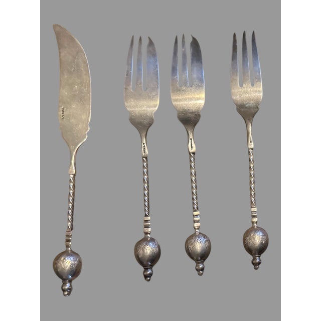 Early 20th Century 4 Piece Antique Victorian Art Nouveau Floral Engraved Sterling Silver Serving Set For Sale - Image 5 of 6