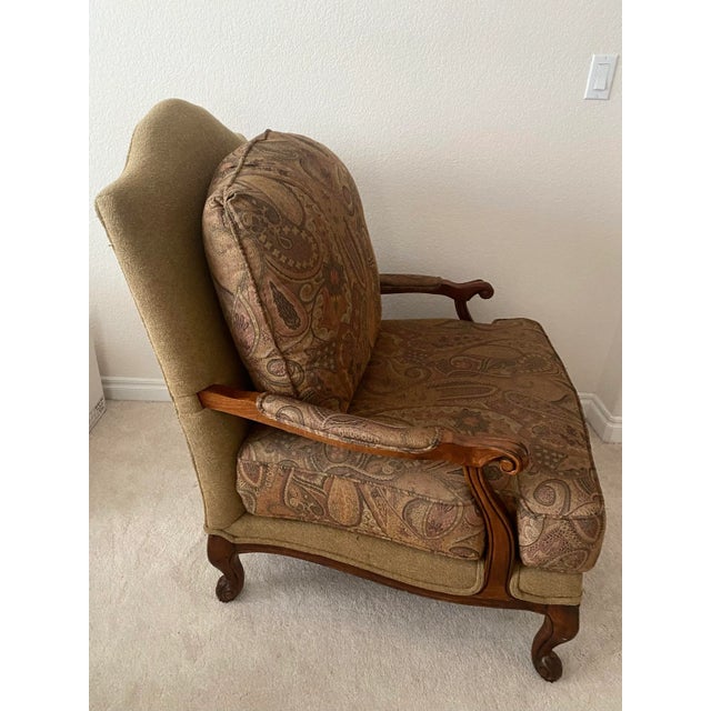 French Ethan Allen Wide Carved Bergere French Louis XV Style Harris Chair Late 20th Century Excellent Condition For Sale - Image 3 of 16