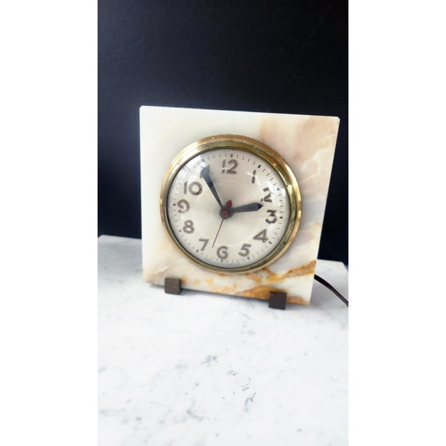 Mid-Century Modern 1930s Art Deco Onyx Desk Clock by Sessions – Electric Stone Mantle Clock, Brass Bezel For Sale - Image 3 of 18