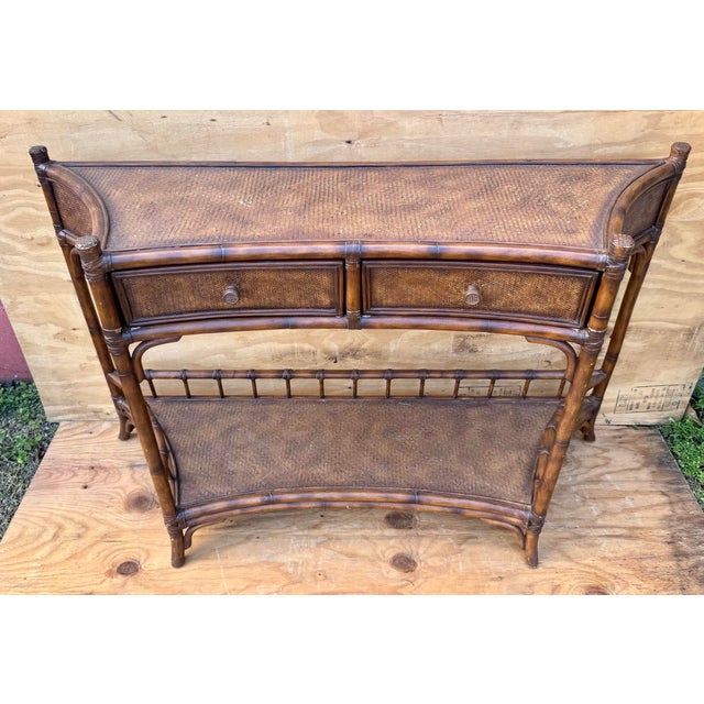 A beautifully crafted console from Hooker Furniture’s sought‑after Seven Seas Collection, featuring a graceful serpentine...