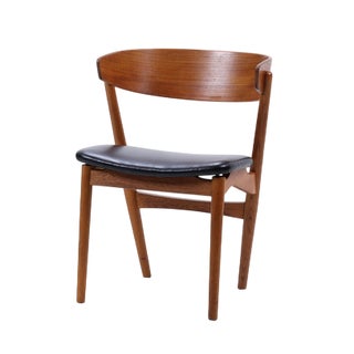 Mid-Century Danish Model 7 Chairs in Teak and Leather by Helge Sibast For Sale