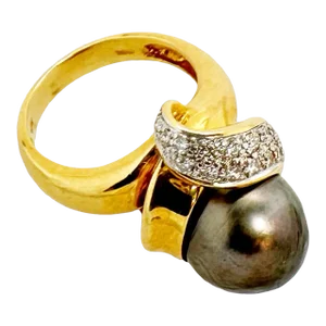 1970s 18k Yellow Gold Cocktail Ring With Tahitian Pearl and Diamonds Size 6.5