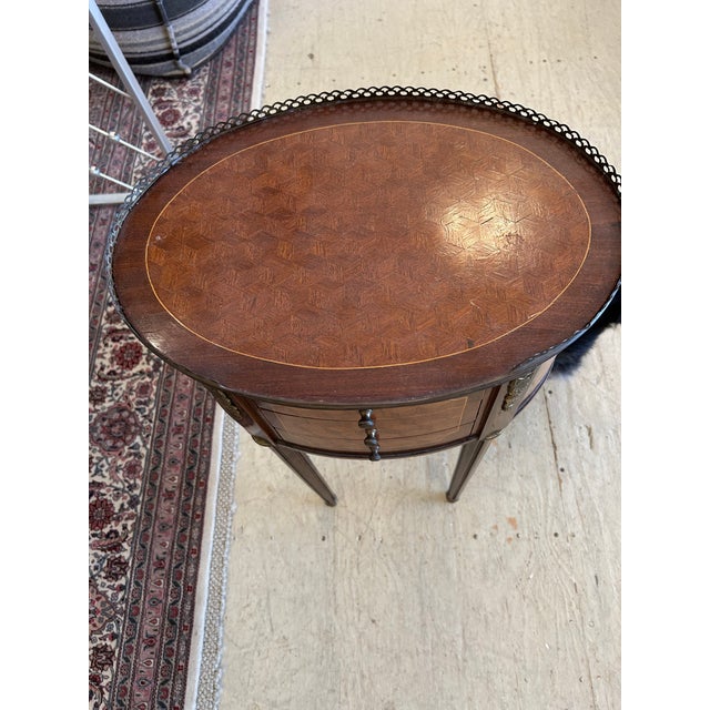 Marquetry French 19th Century Inlaid Oval Side Table or Nightstand For Sale In Philadelphia - Image 6 of 14