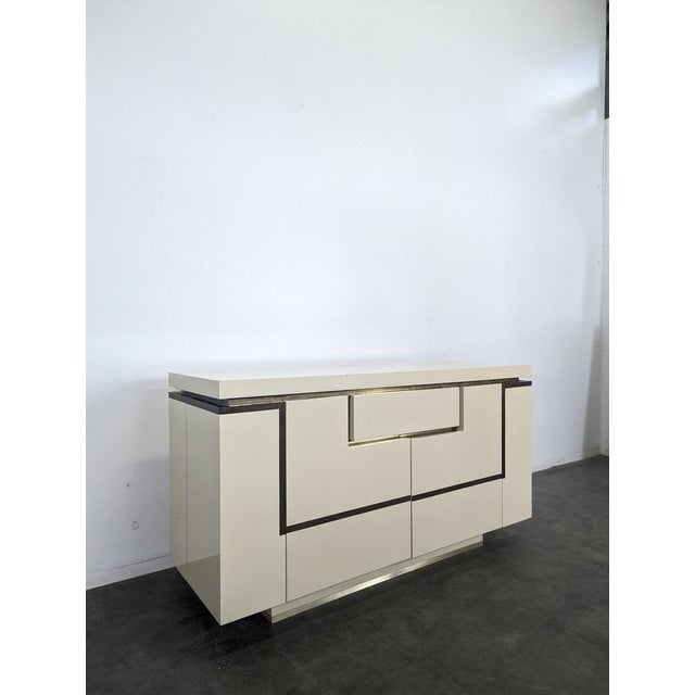 White Lacquered Sideboard by Jean Claude Mahey for Roche Bobois, in Very Good conditions.