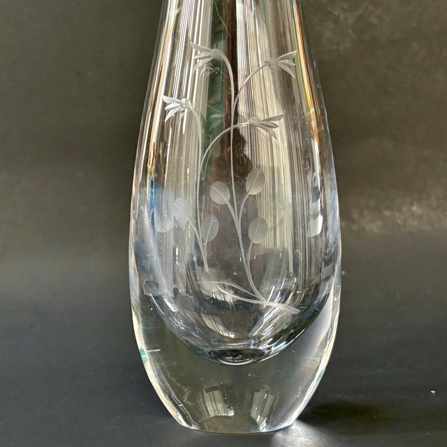 Signed Kosta Sweden H3053 Crystal Bud Vase With Etched Wildflowers, Circa 1960s For Sale - Image 11 of 12