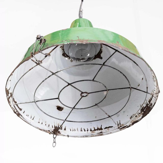 Industrial Enamel Green Single Pendant Lamp in Mesh, 1940s For Sale - Image 6 of 13
