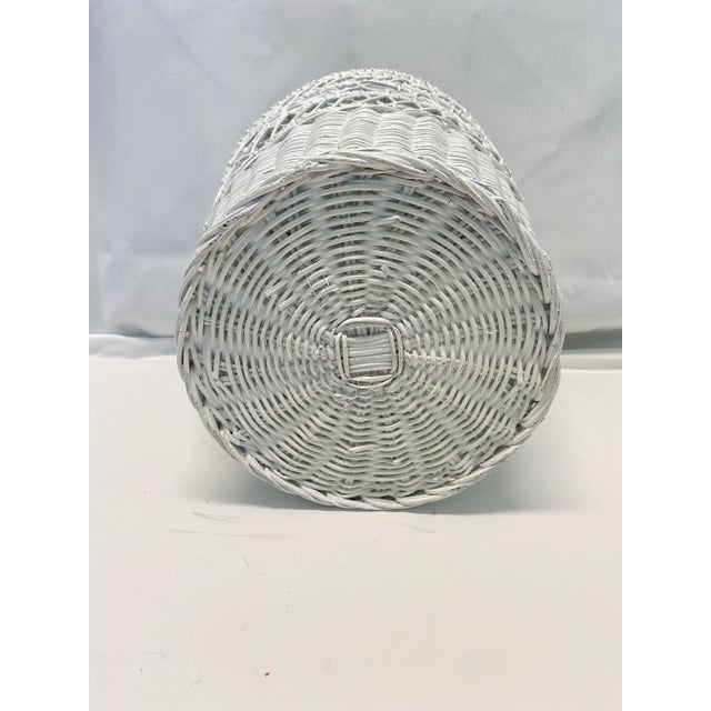 1960s White Wicker Wastebasket, Cottage Bathroom Basket For Sale In Louisville - Image 6 of 6