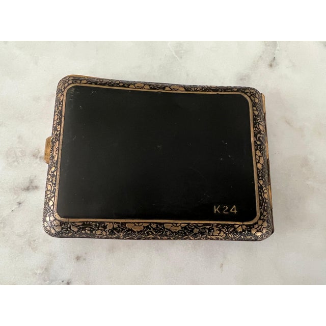 A piece of fun and chic history - Vintage Japanese golden KOMAI SOUVENIR of HONG KONG cigarette CASE+LIGHTER set in mint...