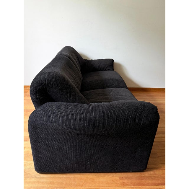 Mid-Century Modern Vico Magistretti Black 2-Seater Loveseat Maralunga Sofa Cassina, Italy, 80s For Sale - Image 3 of 16