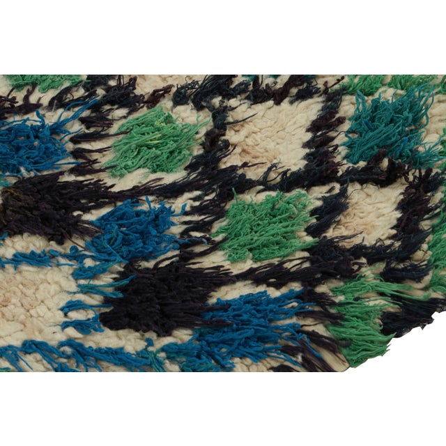 1950s Azilal Moroccan Scatter Rug in Beige With Diamond Patterns by Rug & Kilim For Sale In New York - Image 6 of 7