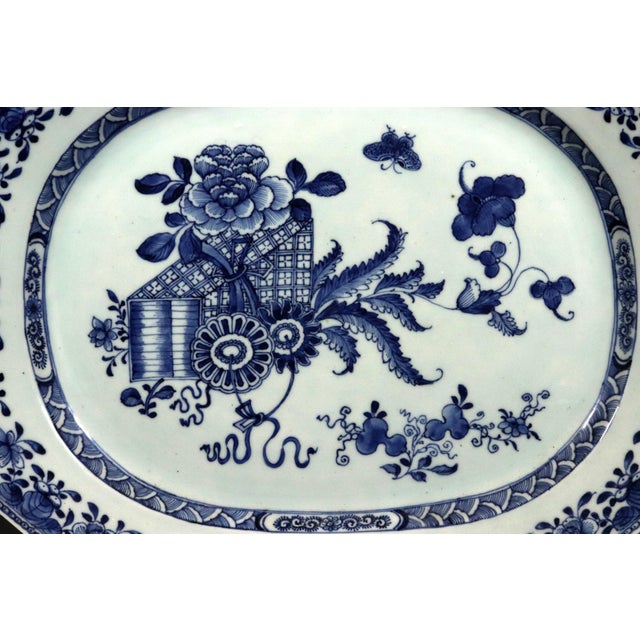 Chinese Export Blue and White Octagonal Porcelain Platter With Scholar's Scrolls, Circa 1770 For Sale - Image 4 of 8