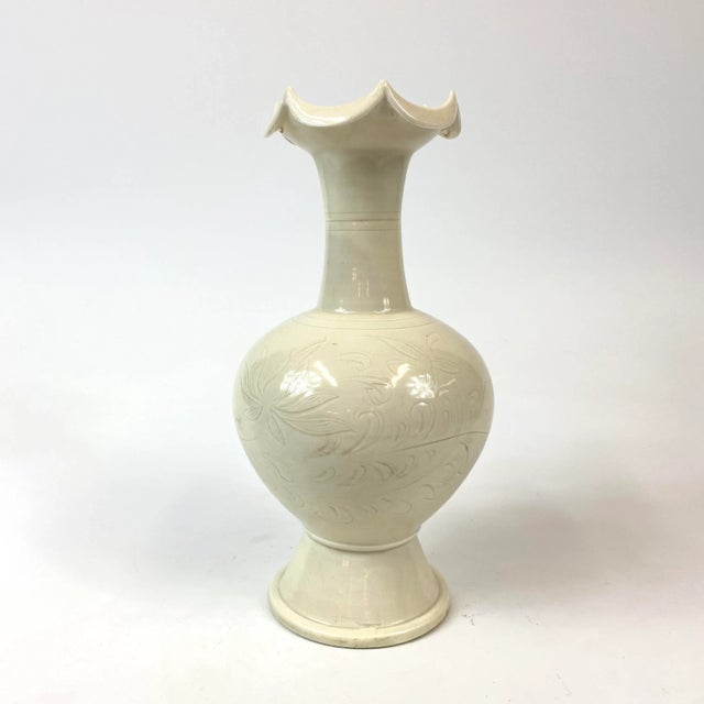 White Late 20th Century Chinese Song-Dynasty Style White Scalloped Vase With Floral Designs For Sale - Image 8 of 8