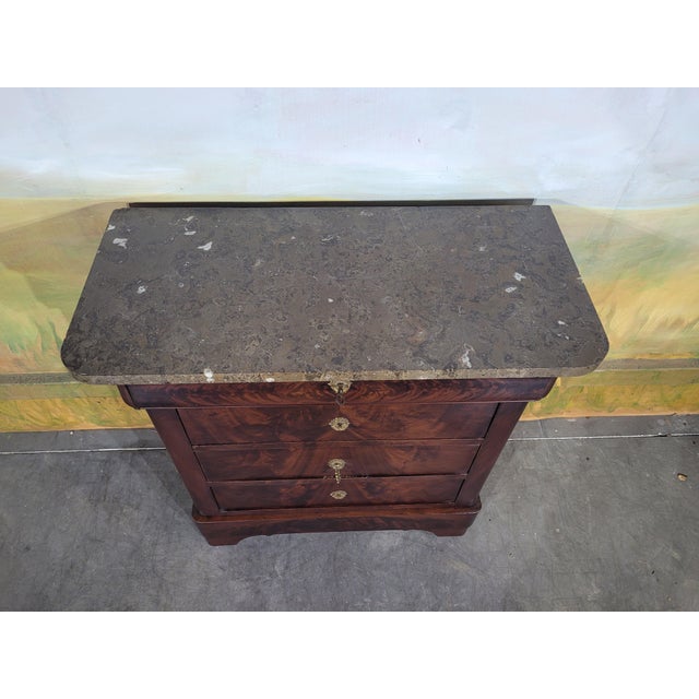 Small Chest of Drawers in Mahogany For Sale - Image 6 of 13