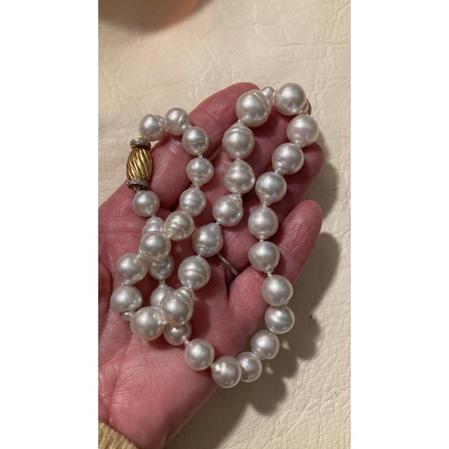 Vintage South Sea Baroque 18k Diamond Clasp Necklace For Sale - Image 10 of 15