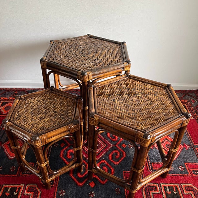 Brown Vintage Rattan & Bamboo Hexagonal Nesting Tables – Set of 3 (Newly Refinished) For Sale - Image 8 of 12
